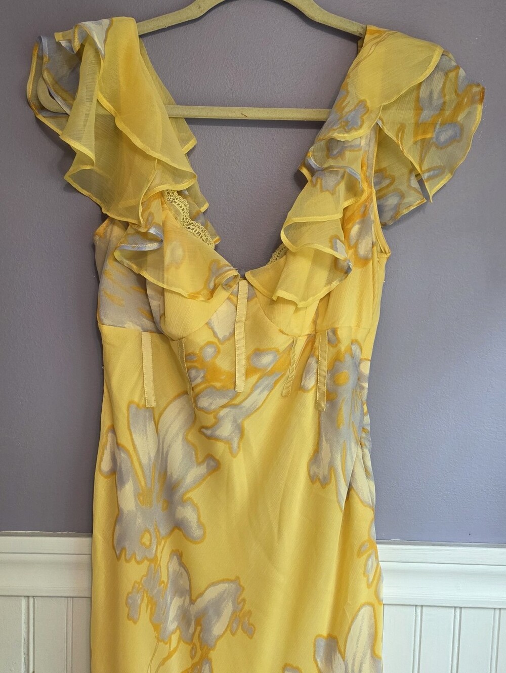 ASOS, frill sleeve maxi dress with fishtail hem in yellow floral print - Picture 3 of 6